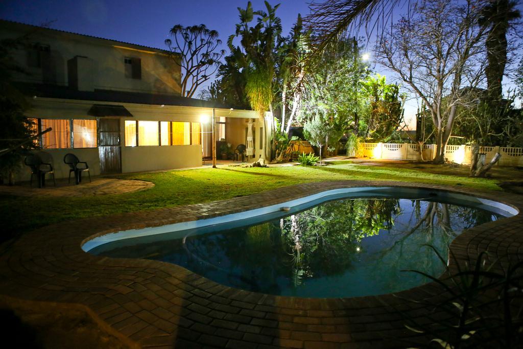 Oudtshoorn Homestay Accommodation Exteriör bild